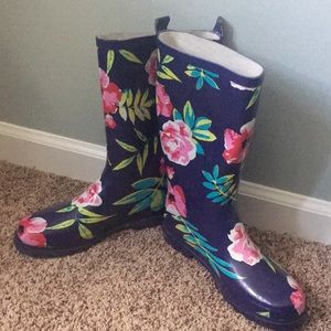 Woman’s size 9 flower rain boots 🌸